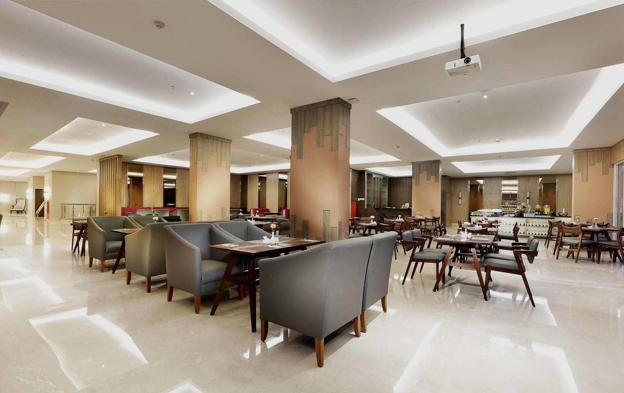 Harper Perintis By Aston Hotel Makassar Kültér fotó